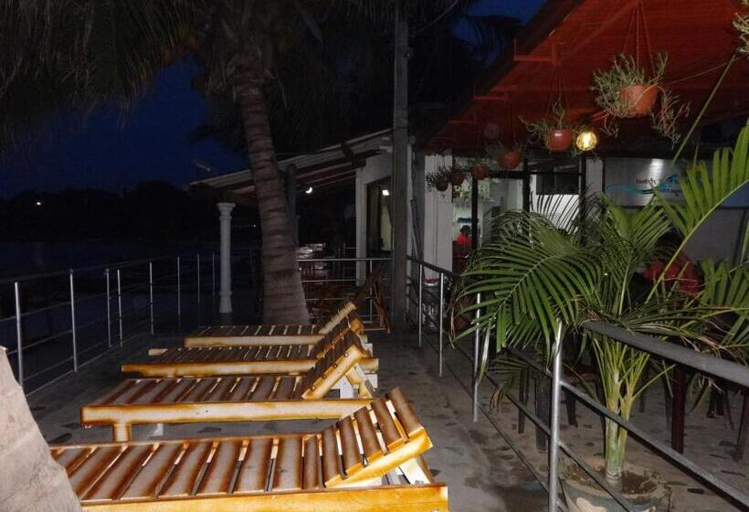 리조트 Dutch Bay Beach Cottages