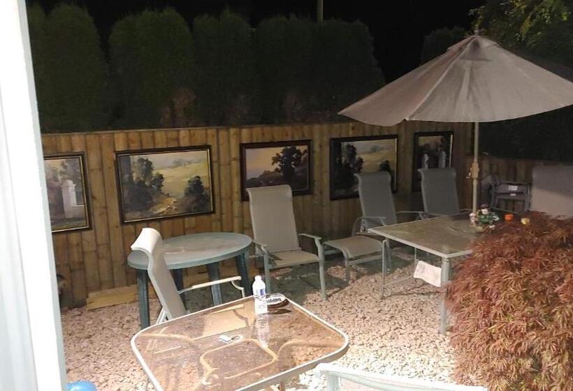 ベッドアンドブレックファースト Beds By The Bridge