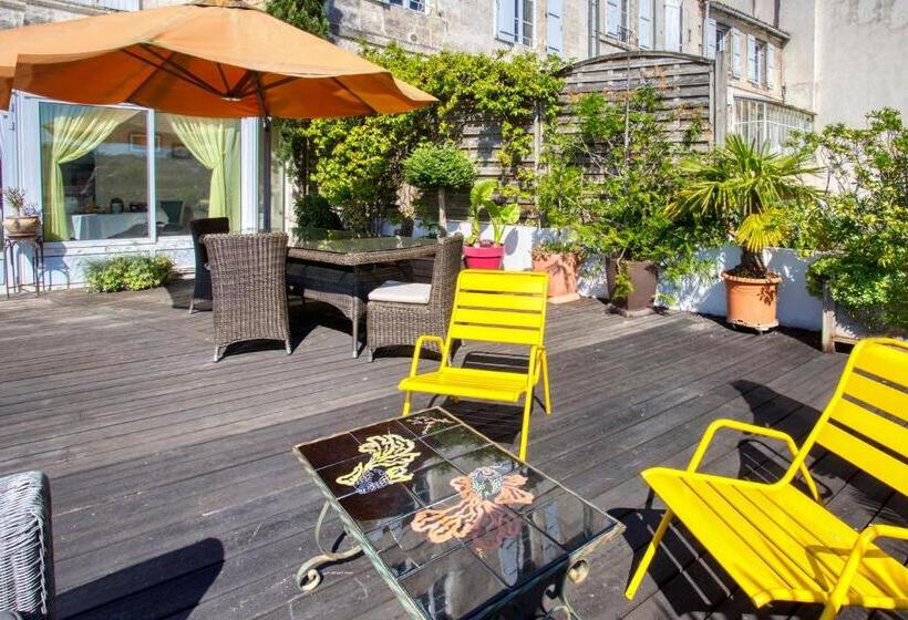 Bed and Breakfast Chambres D Hôtes Laferrière, Centre, Calme, Vue Dégagée Sur Verdure
