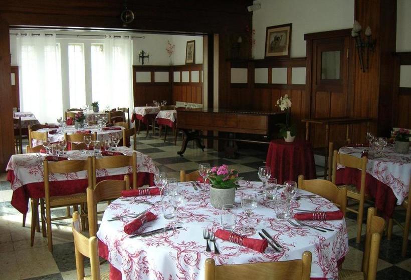 Отель Le Relais De Ceilhes