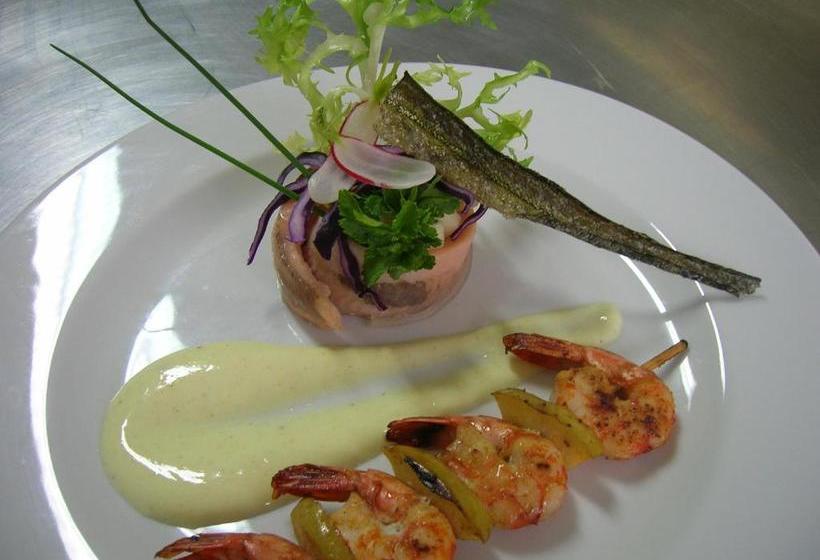 Отель Le Relais De Ceilhes