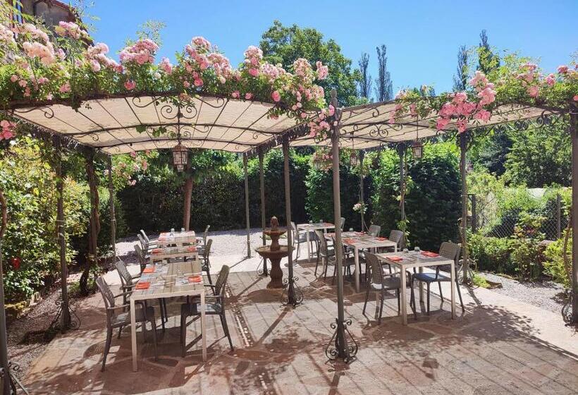 Отель Le Relais De Ceilhes