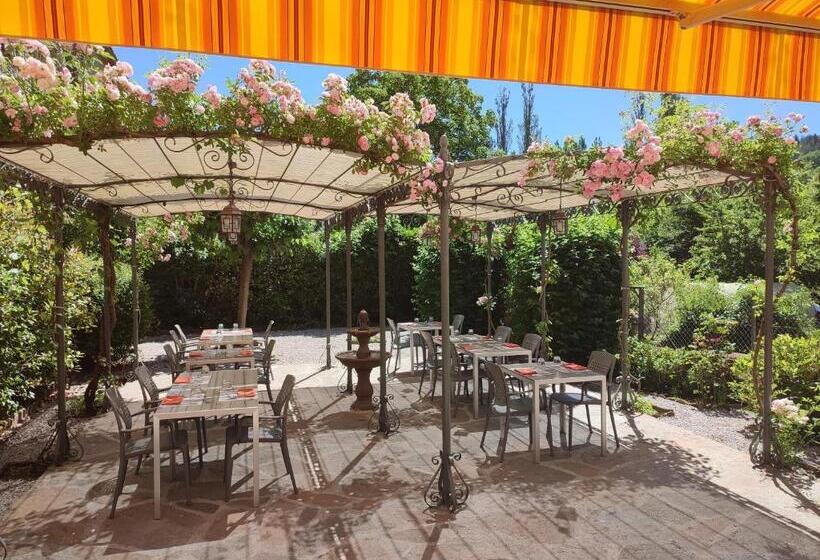 Отель Le Relais De Ceilhes