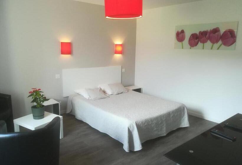 Отель Le Relais De Ceilhes