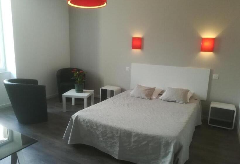 Отель Le Relais De Ceilhes