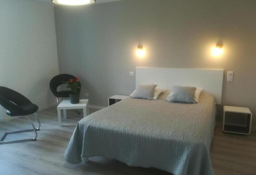 Отель Le Relais De Ceilhes