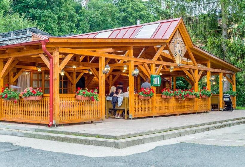 Lipicai Hotel és étterem