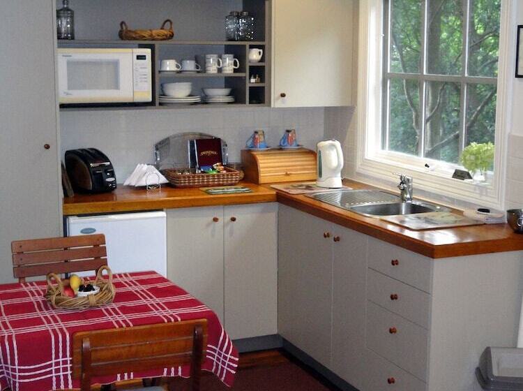 Stone's Throw Cottage Bed And Breakfast