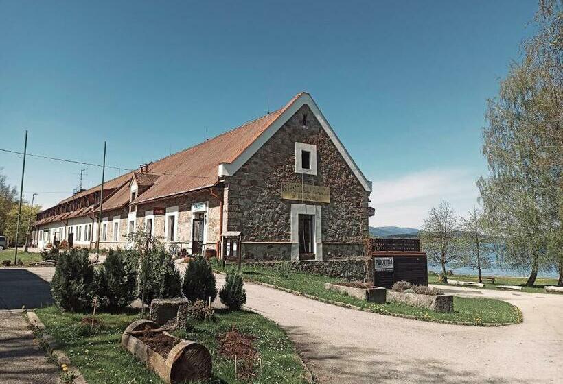 فندق Jestřábí