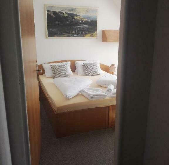 فندق Jestřábí