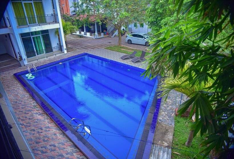 Отель Sanri Villa Katunayaka