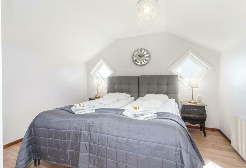 פנסיון L Drottninggatan 11