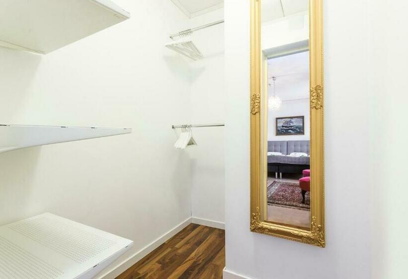 פנסיון L Drottninggatan 11