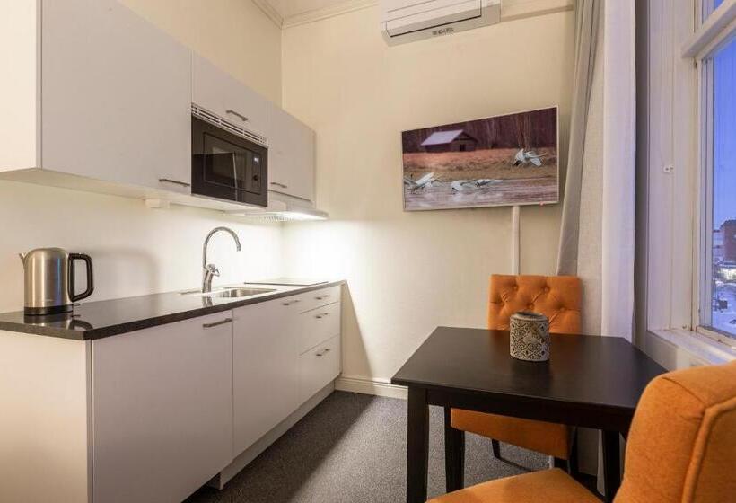 פנסיון L Drottninggatan 11