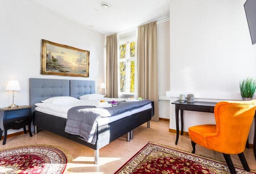 פנסיון L Drottninggatan 11