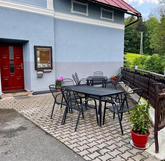 بنسيون Penzion U Zemánků