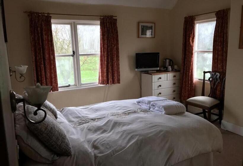 住宿加早餐  The Carew Arms