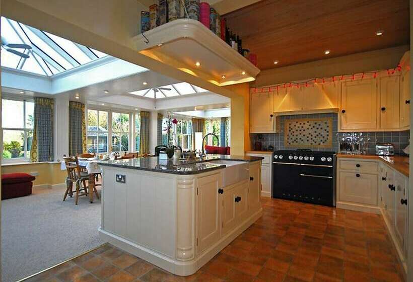 Norfolk House Bed And Breakfast