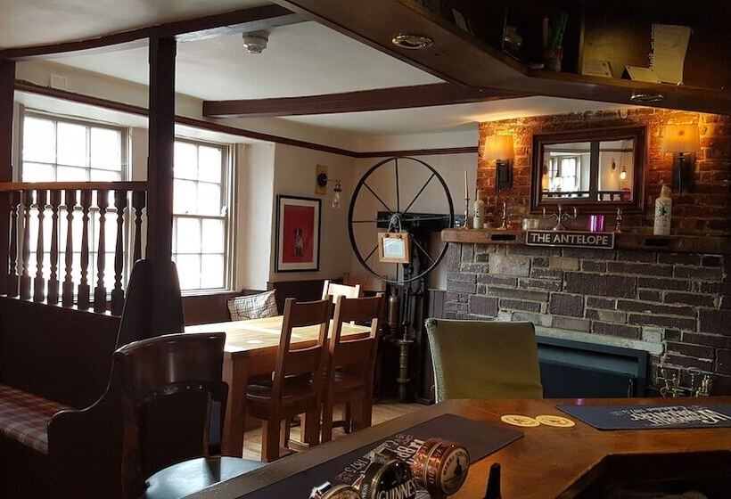 Хостел The Antelope At Upavon