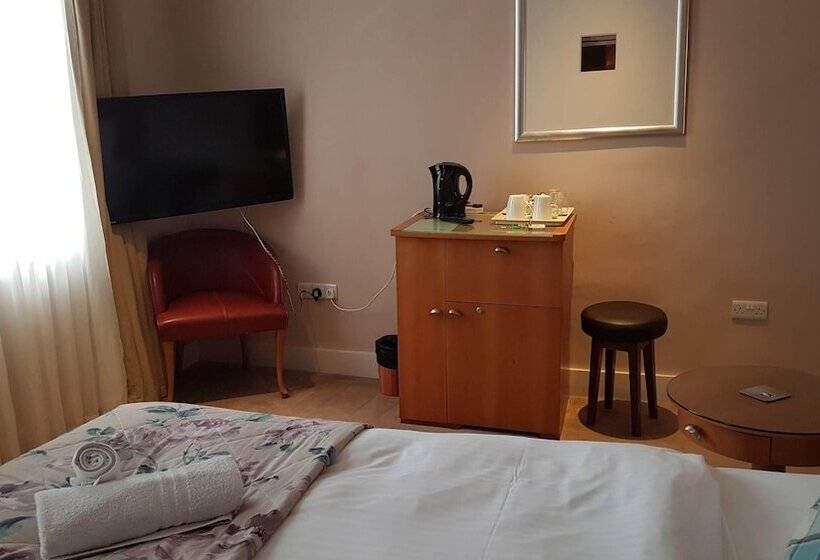 Хостел The Antelope At Upavon