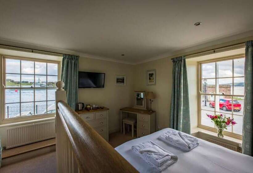 مبيت وإفطار The Edgcumbe Arms