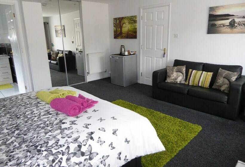 Bed and Breakfast Mayfields Guest House