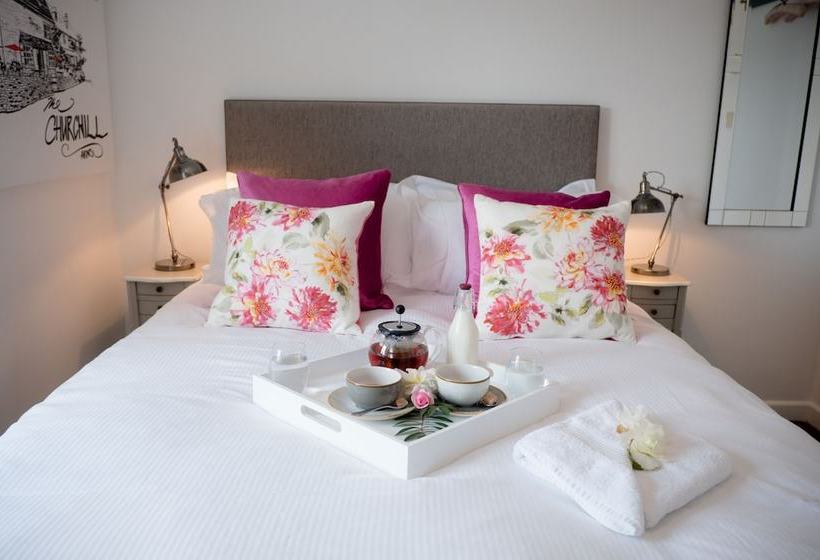 Bed and Breakfast The Churchill Arms