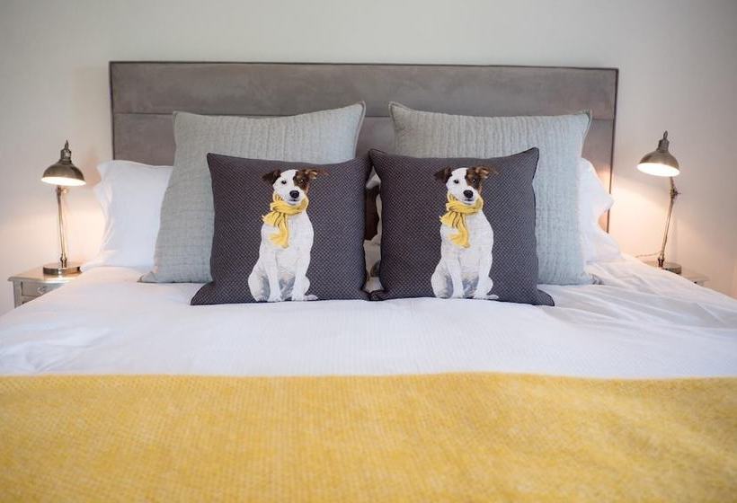 Bed and Breakfast The Churchill Arms