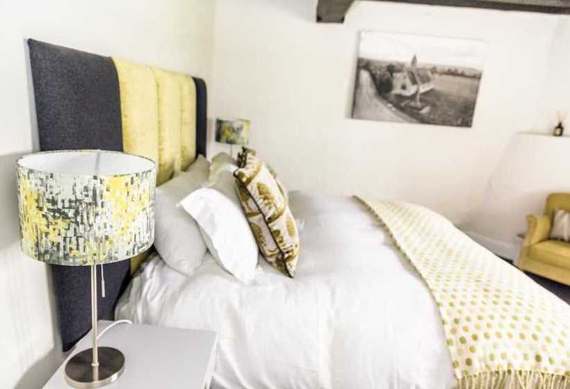 Bed and Breakfast The Churchill Arms