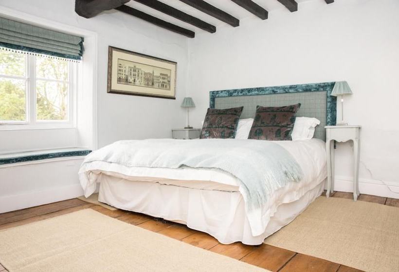 Bed and Breakfast The Churchill Arms