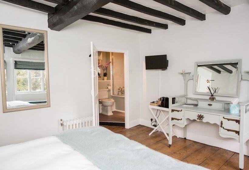 Bed and Breakfast The Churchill Arms