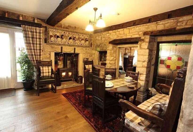 مبيت وإفطار The Homestead