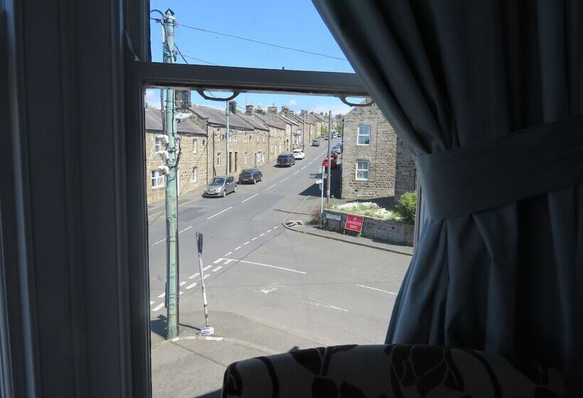 مبيت وإفطار The Queens Arms Hotel Acomb