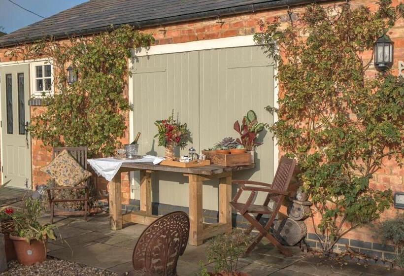 Bed and Breakfast The Rear Of The Plough,everdon