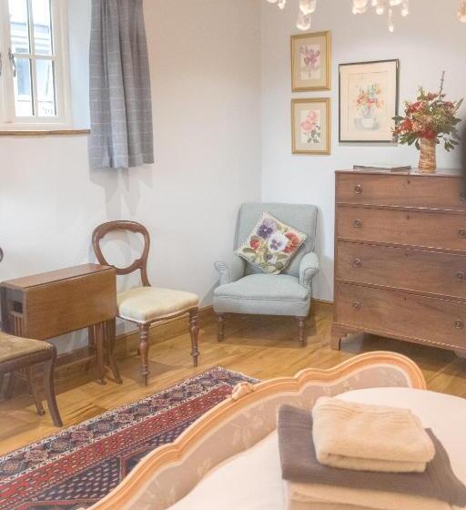 Bed and Breakfast The Rear Of The Plough,everdon