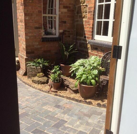 Bed and Breakfast The Rear Of The Plough,everdon