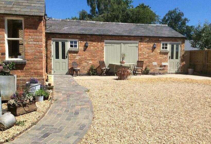 Bed and Breakfast The Rear Of The Plough,everdon