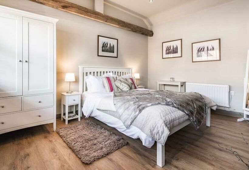 مبيت وإفطار Village Farm Cottages