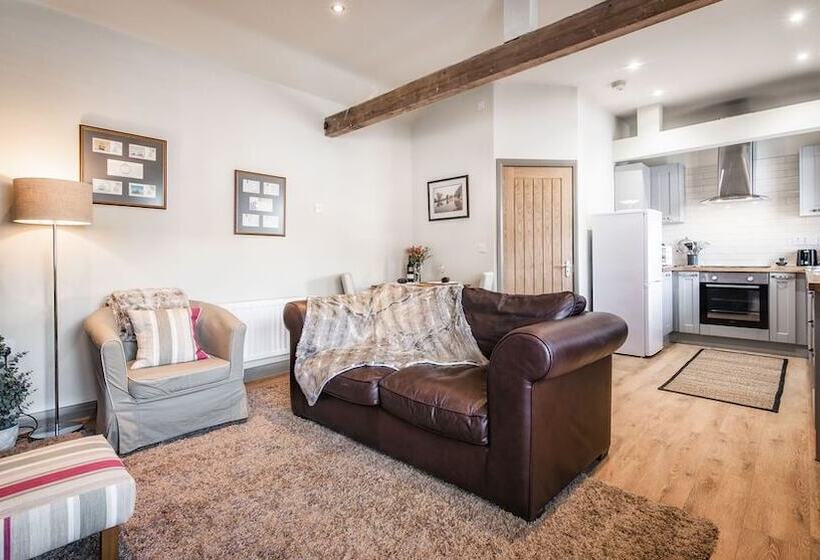 مبيت وإفطار Village Farm Cottages