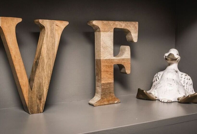 مبيت وإفطار Village Farm Cottages