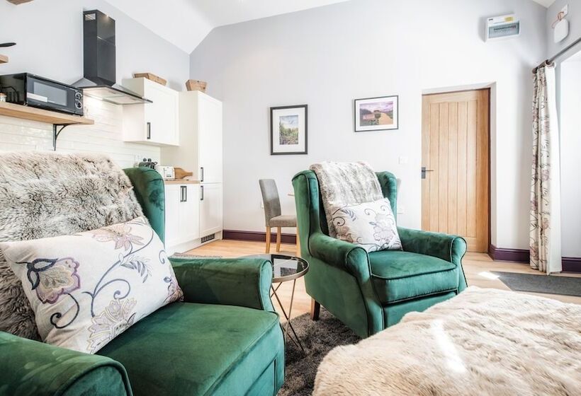 مبيت وإفطار Village Farm Cottages