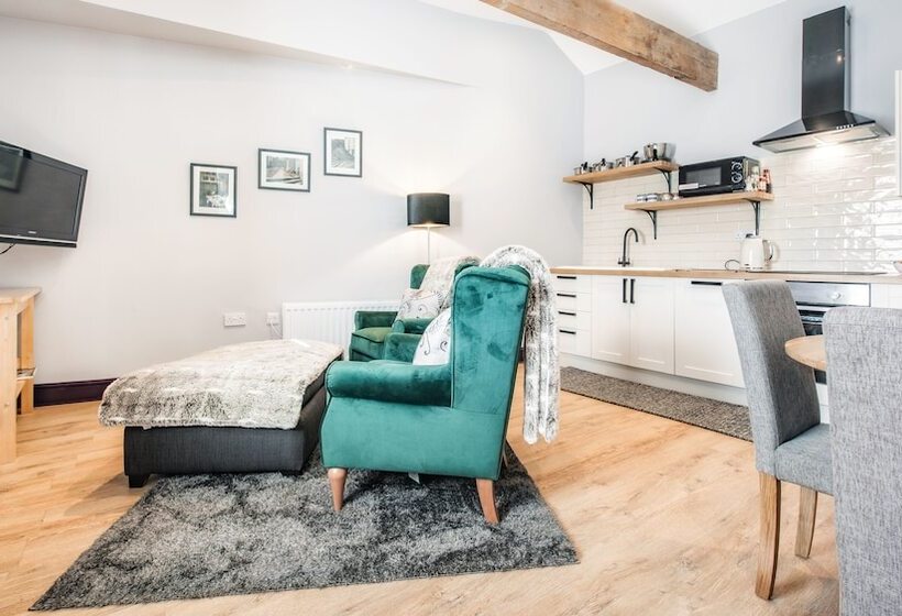 مبيت وإفطار Village Farm Cottages