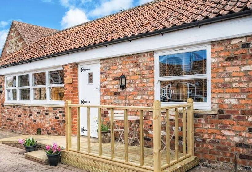 مبيت وإفطار Village Farm Cottages