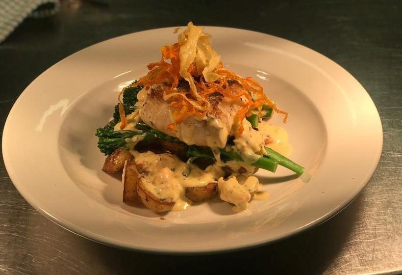 Greyhound Country Inn