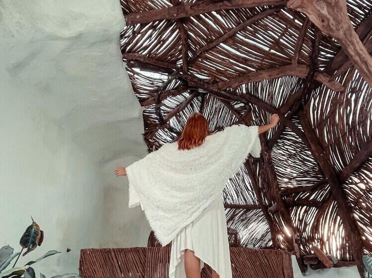 Отель Amaranthus