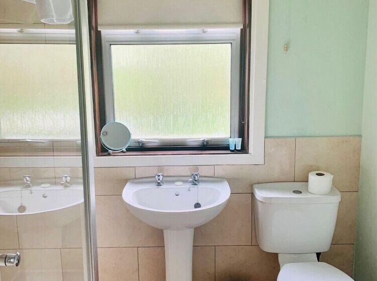 Invershin Hotel Bunkhouse & Bar