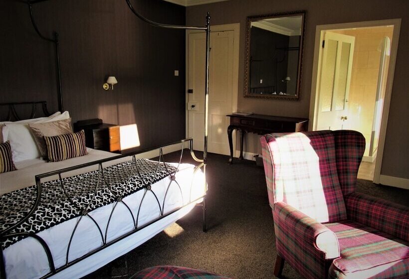 Invershin Hotel Bunkhouse & Bar