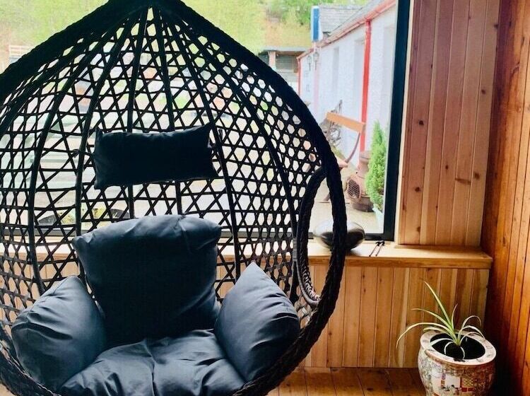 Invershin Hotel Bunkhouse & Bar