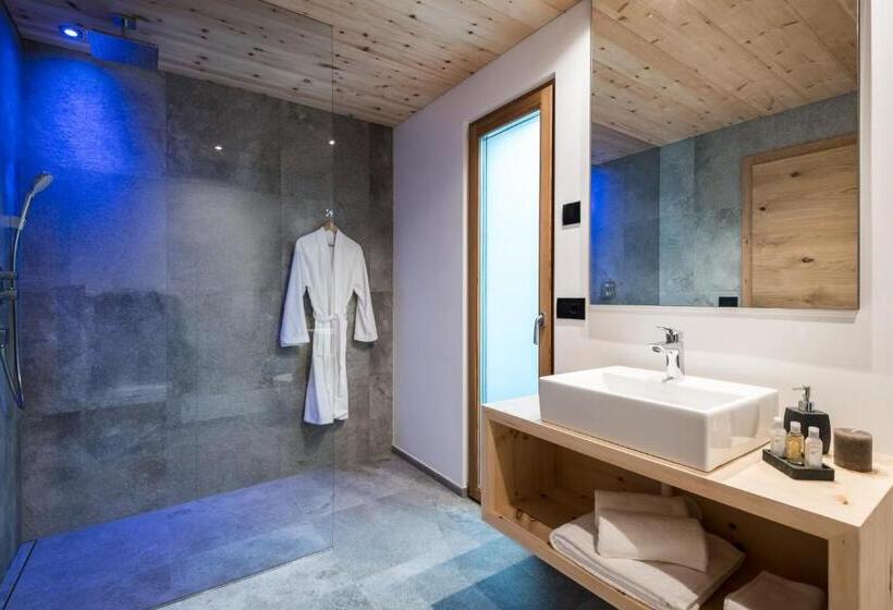 Les Dolomites Mountain Lodges