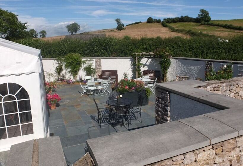 Longlands Inn And Restaurant